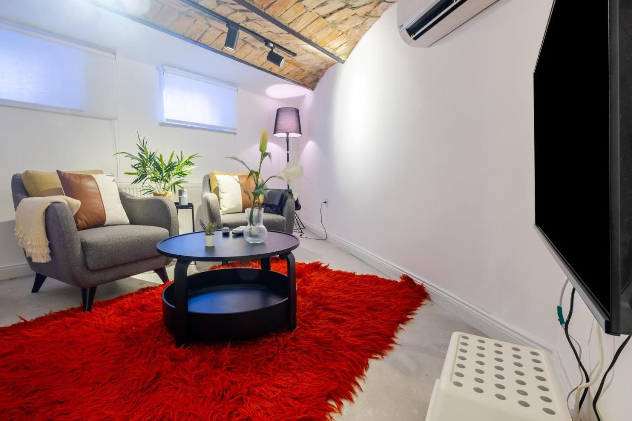 Vibrant Flat 5 Minutes Walk To Istiklal In Beyoglu Leilighet Istanbul Eksteriør bilde